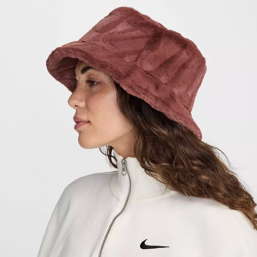 Nike Apex Faux Fur Swoosh Bucket Hat